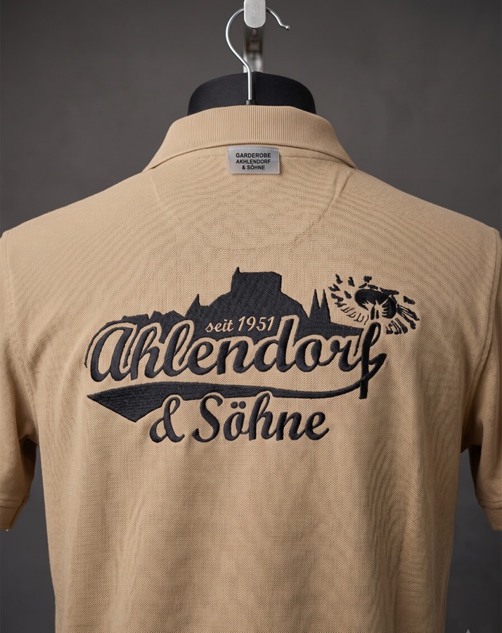 Poloshirt mit gestickter Firmenschrift
